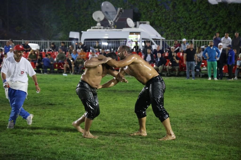 Marmaris yağlı güreşlerinin baş pehlivanı Ali Gürbüz oldu