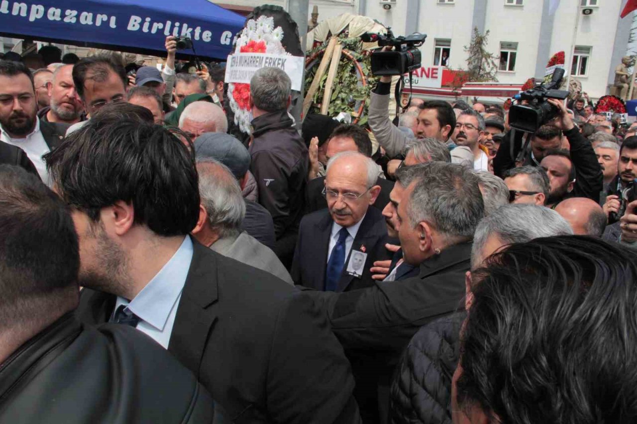 Kemal Kılıçdaroğlu kayınbiraderinin cenaze törenine katıldı