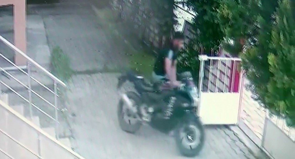 Motosikleti çaldı, rahatlığı pes dedirtti