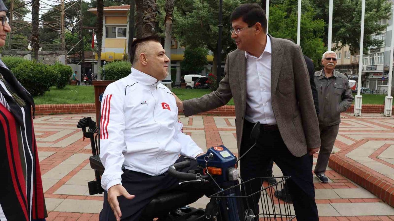 Başkan Özcan engellileri yalnız bırakmadı