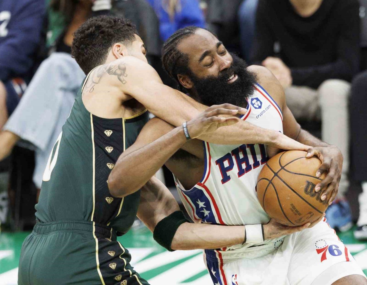 Philadelphia, Boston’ı yenerek seride 3-2 öne geçti