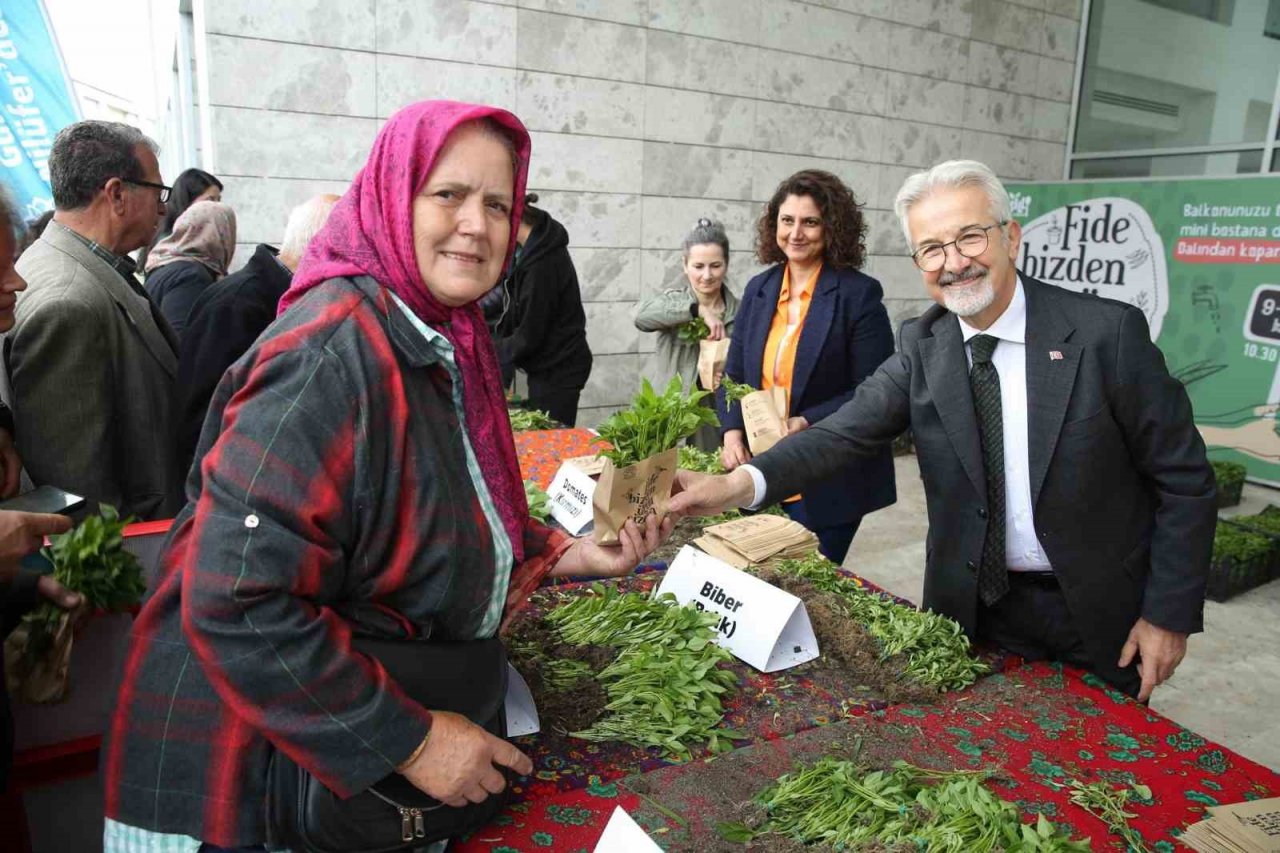 Nilüfer’de balkon tarımı fidelerle yaygınlaşıyor