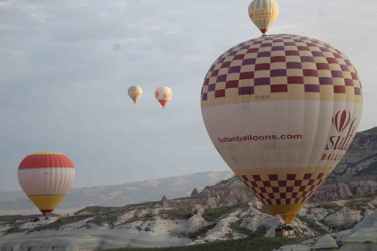 Olumsuz hava şartları, Kapadokya’da balon turlarını da etkiledi