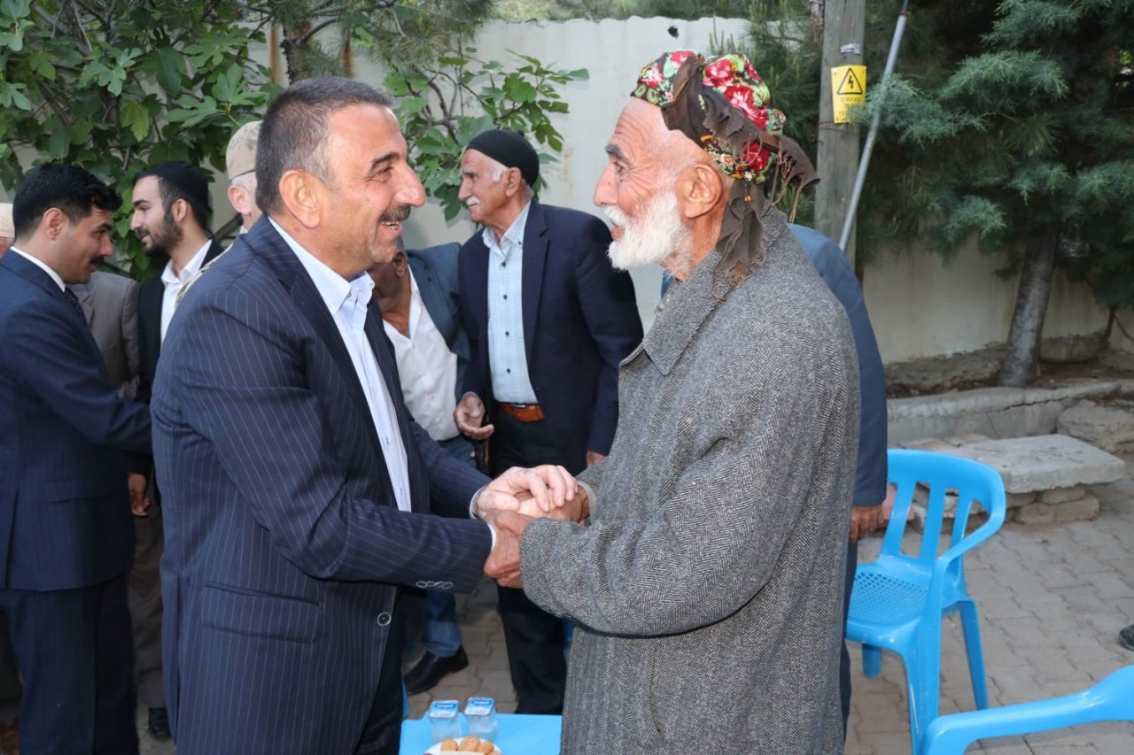 Siirt Valisi Hacıbektaşoğlu, Baykan’da köy okulunda öğrencilerle bir araya geldi