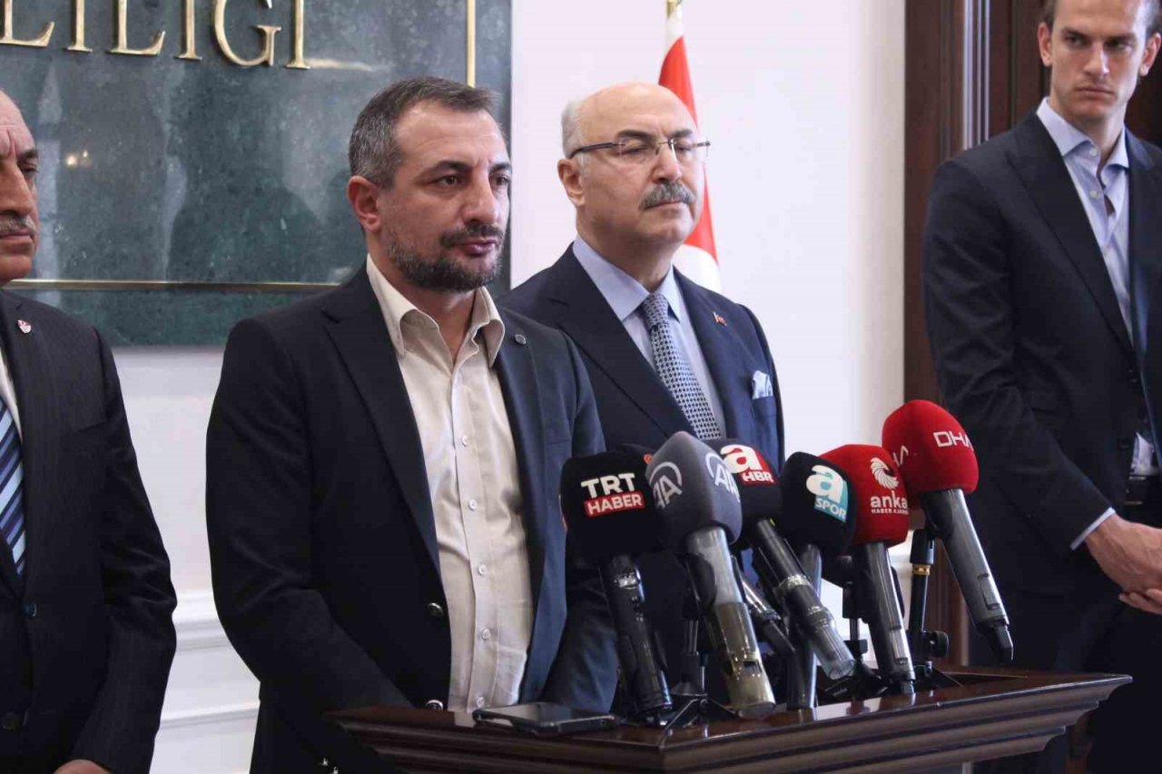 Altay Başkanı Ayhan Dündar: “Gemi limana yanaştı”