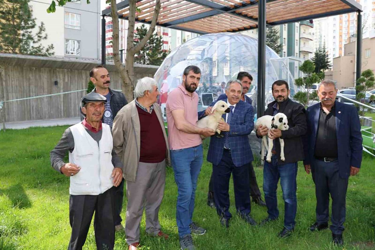 Başkan Yalçın’a ‘Çiftçiler Günü’ sürprizi