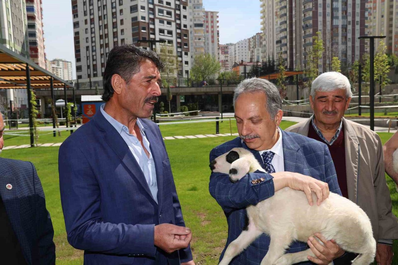 Başkan Yalçın’a ‘Çiftçiler Günü’ sürprizi