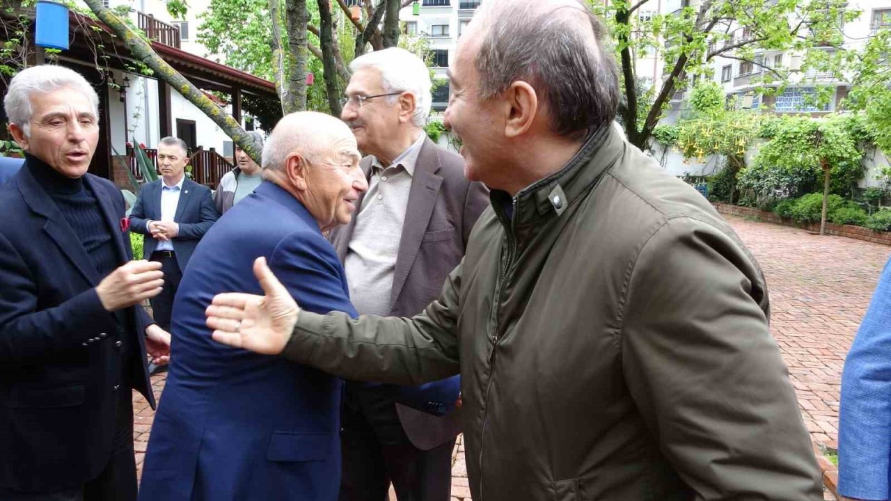 Nihat Özdemir: "Trabzonspor alnının akıyla şampiyonluğu kazandı"
