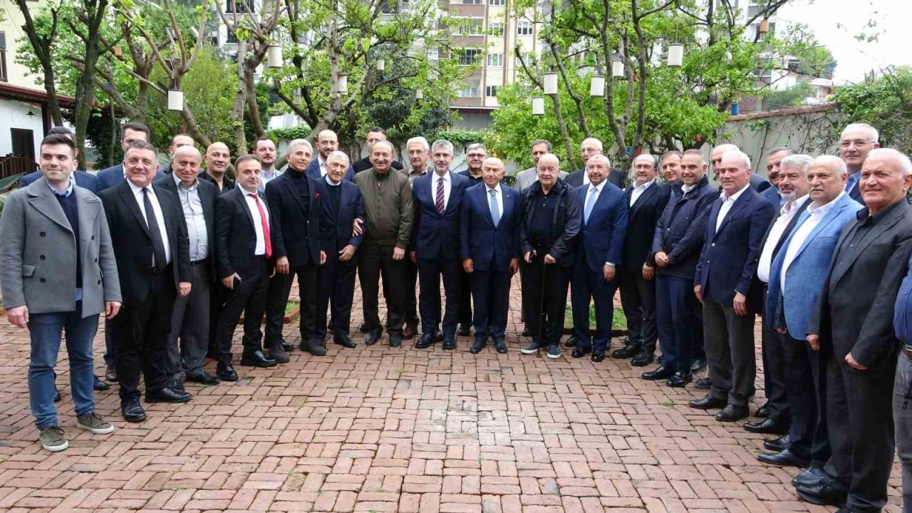 Nihat Özdemir: "Trabzonspor alnının akıyla şampiyonluğu kazandı"