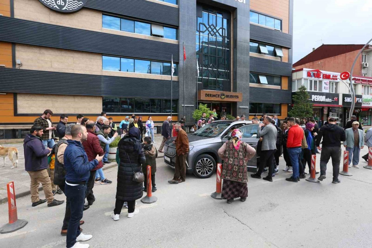 Derince’de Togg’a yoğun ilgi