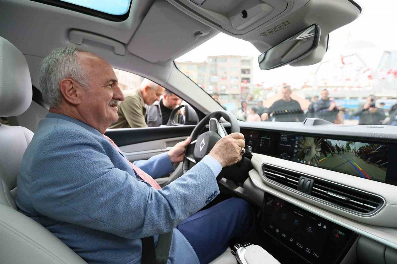 Derince’de Togg’a yoğun ilgi