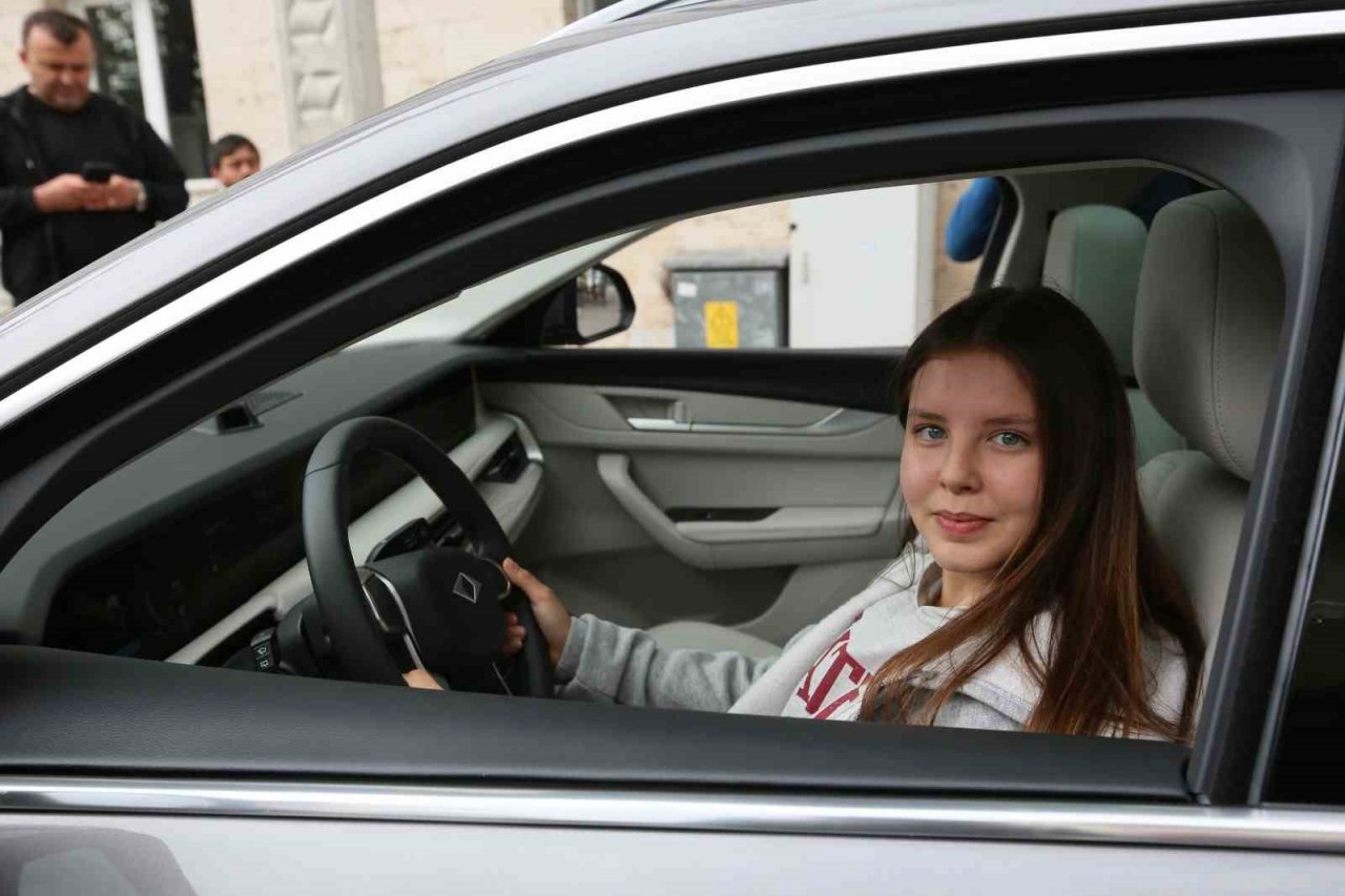 Derince’de Togg’a yoğun ilgi