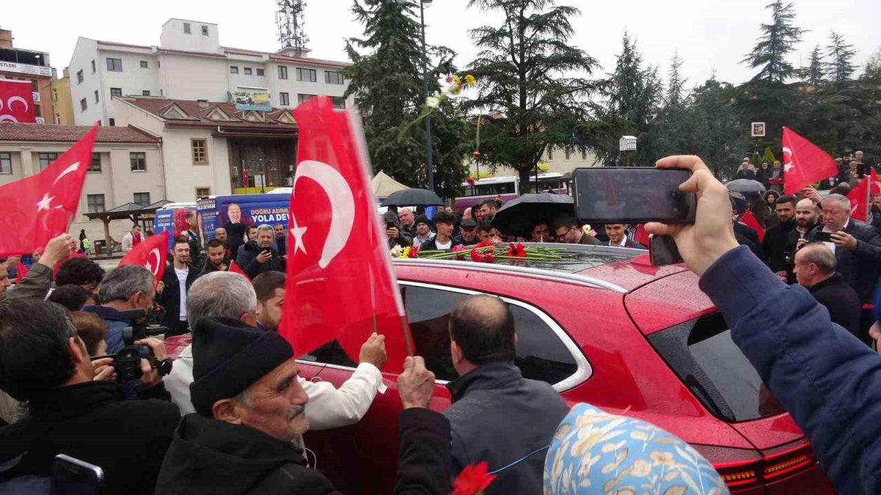 Togg’a Kastamonu’da yoğun ilgi: Karanfillerle karşılandı