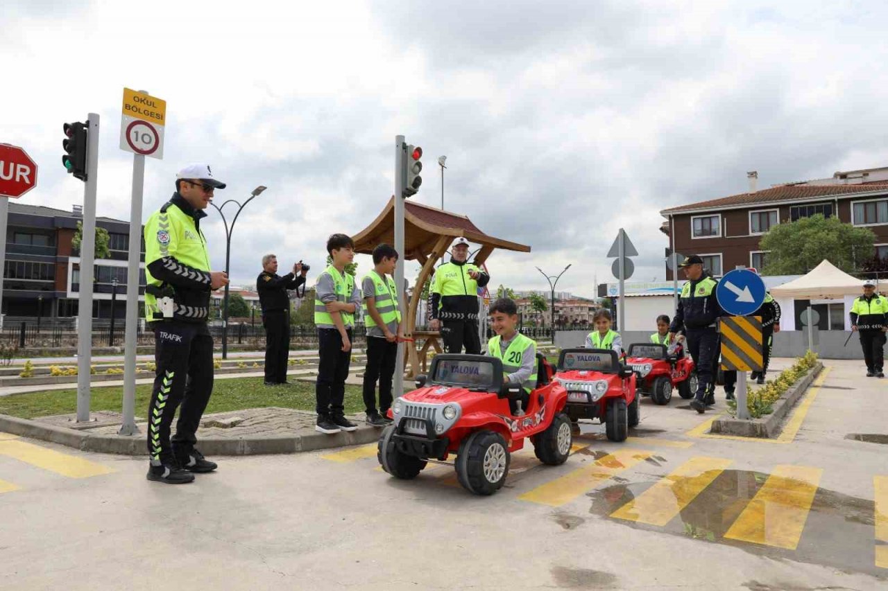 Yalova’da çocuklara güvenli trafik eğitimi