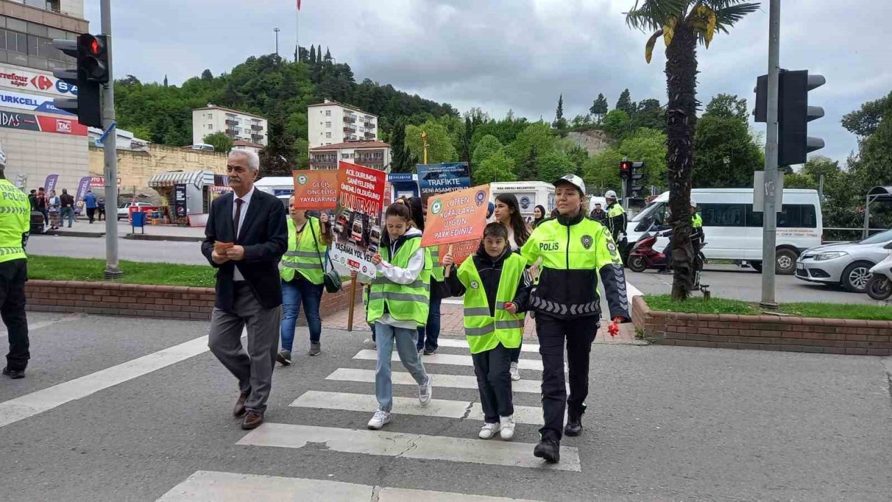 Trafik kurallarına dikkat çektiler
