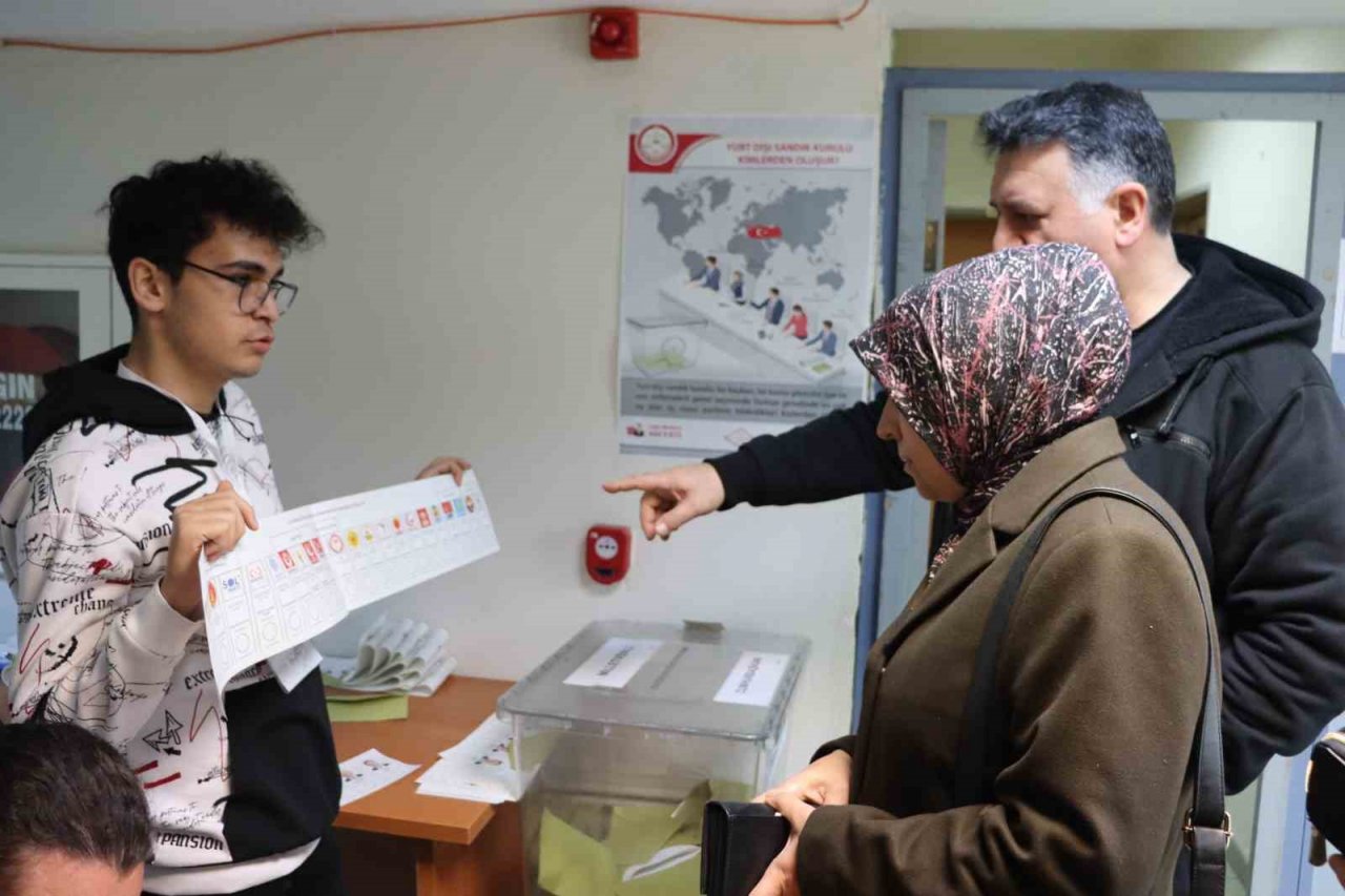 Havaalanında sandıklar doluyor