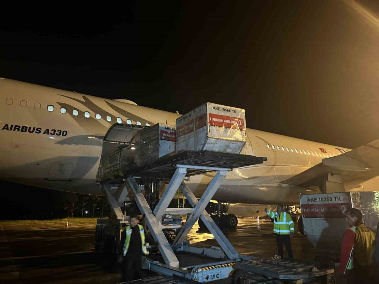 Yurt dışında kullanılan oylar Türkiye’ye getirilmeye başlandı