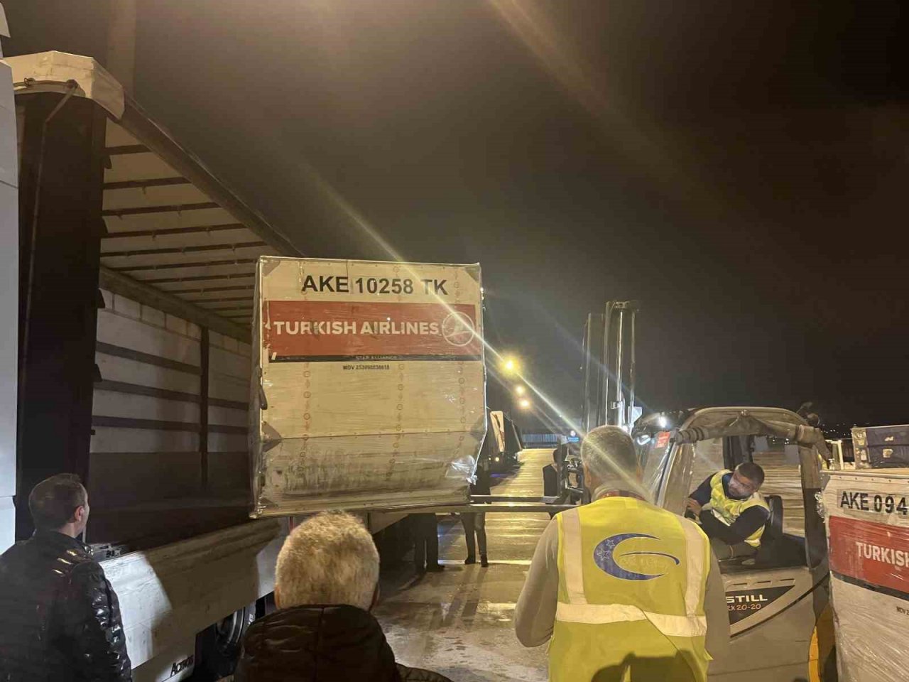 Yurt dışında kullanılan oylar Türkiye’ye getirilmeye başlandı