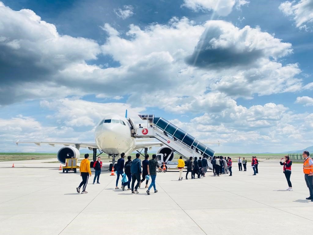 Ağrı’da 227 Afgan göçmen sınır dışı edildi