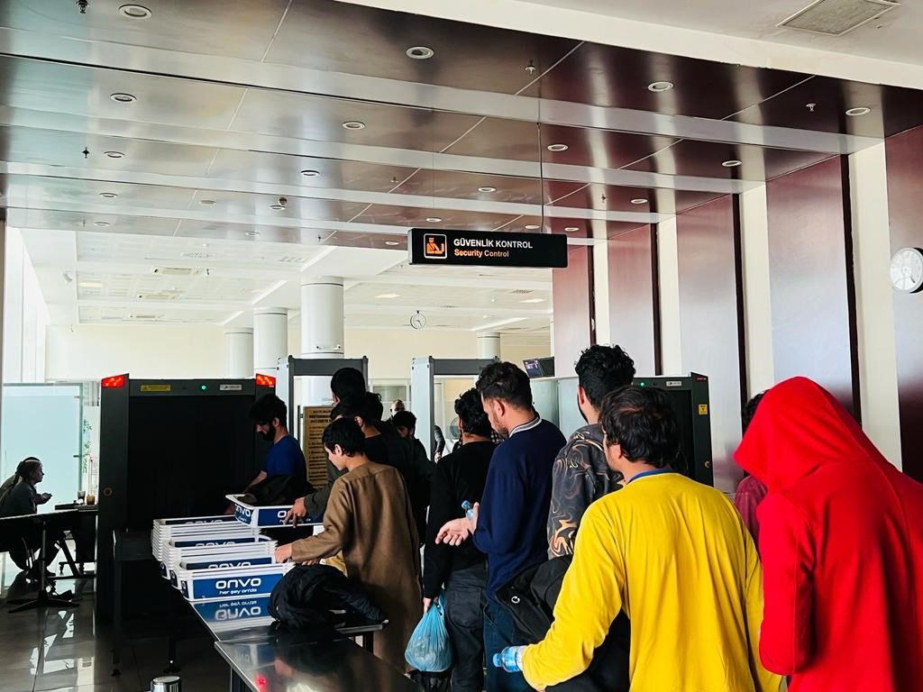 Ağrı’da 227 Afgan göçmen sınır dışı edildi