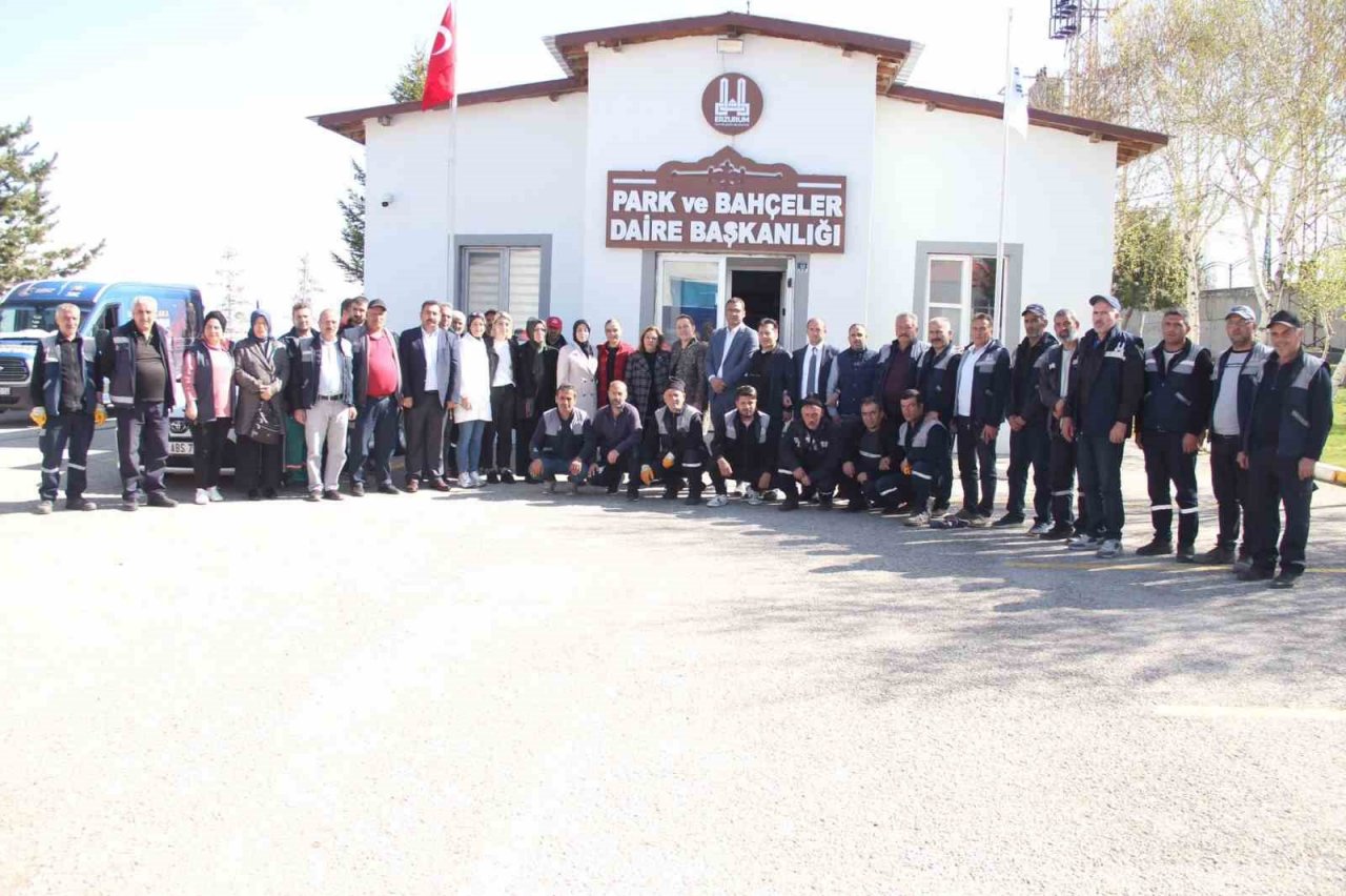 Çelik: Vatandaşın dertleriyle hemhal oluyoruz