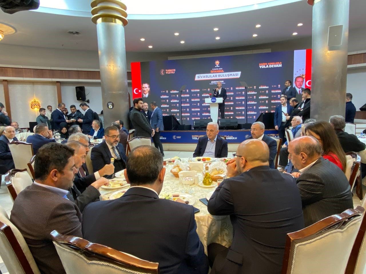 AK Parti İstanbul Milletvekili Adayı Erdem ve Eminmollaoğlu Ümraniye’de Sivaslılar ile buluştu