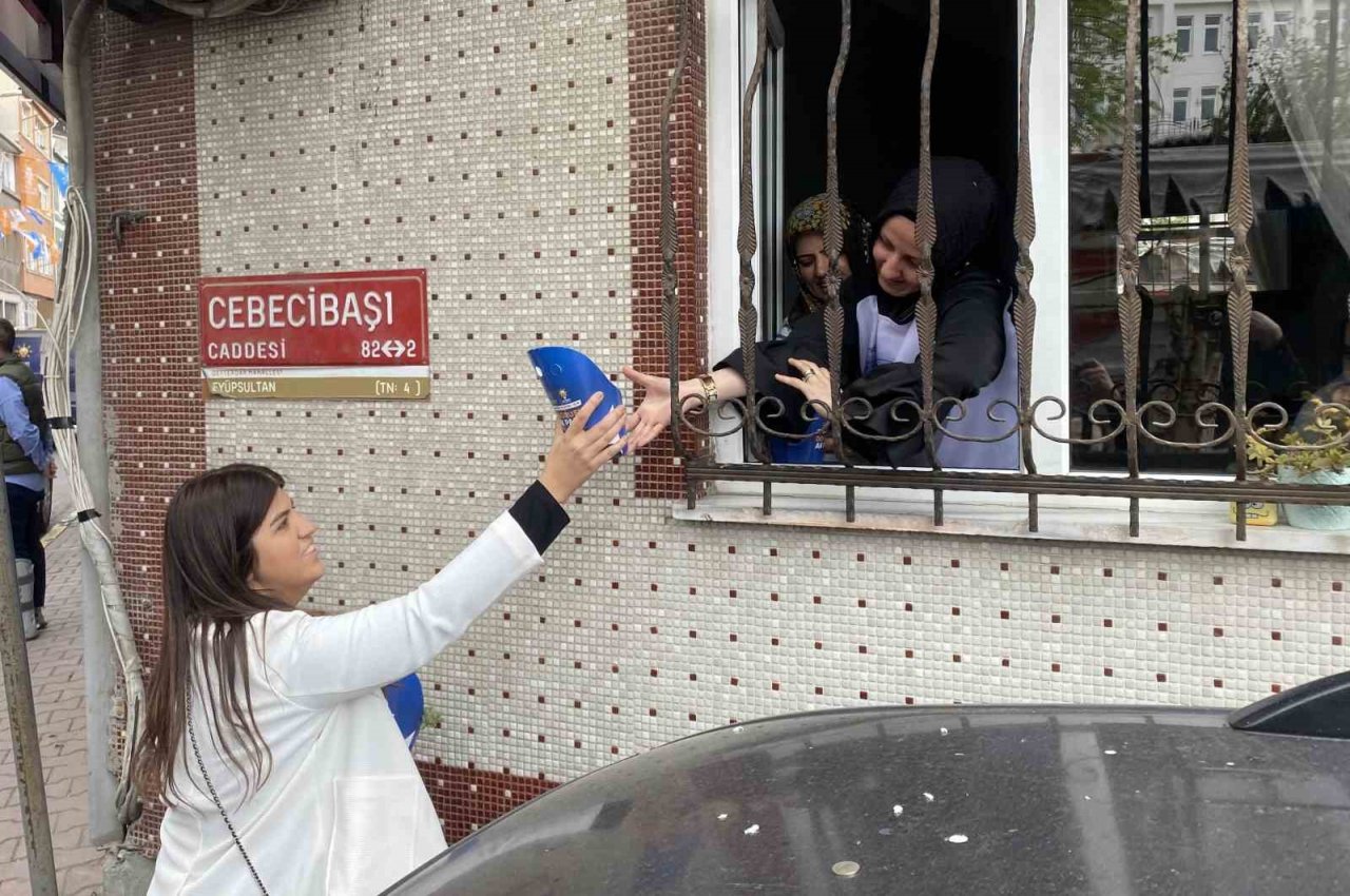 AK Partili aday Ayaydın, Eyüpsultan’da sevgi yürüyüşüne katıldı