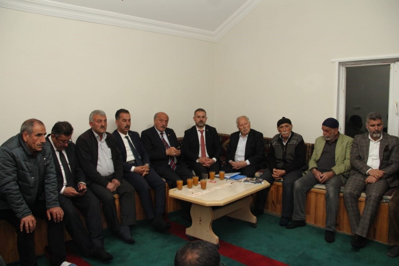 AK Parti milletvekilleri seçim çalışmalarına Köylerde devam ediyor