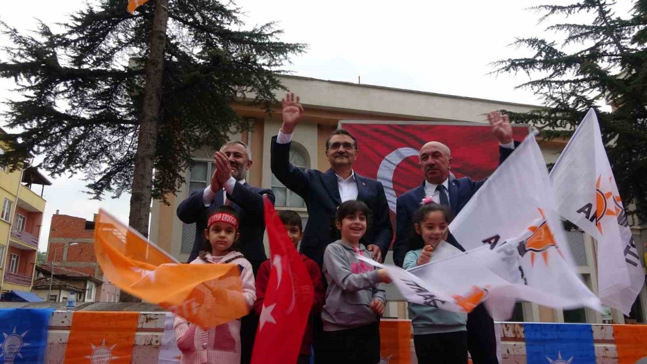 Bakan Dönmez: "Trabzon’a, Rize’ye giderler milliyetçi kesilirler. Diyarbakır’a giderler özerklik getireceğiz derler"