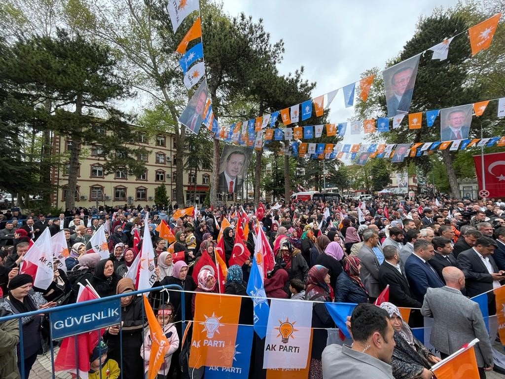 Bakan Dönmez: "Trabzon’a, Rize’ye giderler milliyetçi kesilirler. Diyarbakır’a giderler özerklik getireceğiz derler"