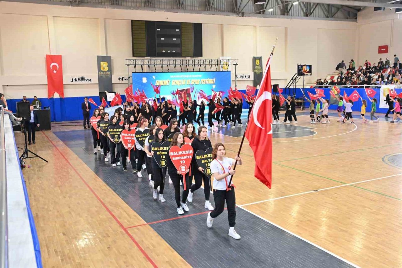 Büyükşehir’den Edremit’te Gençlik ve Spor Festivali rüzgârı