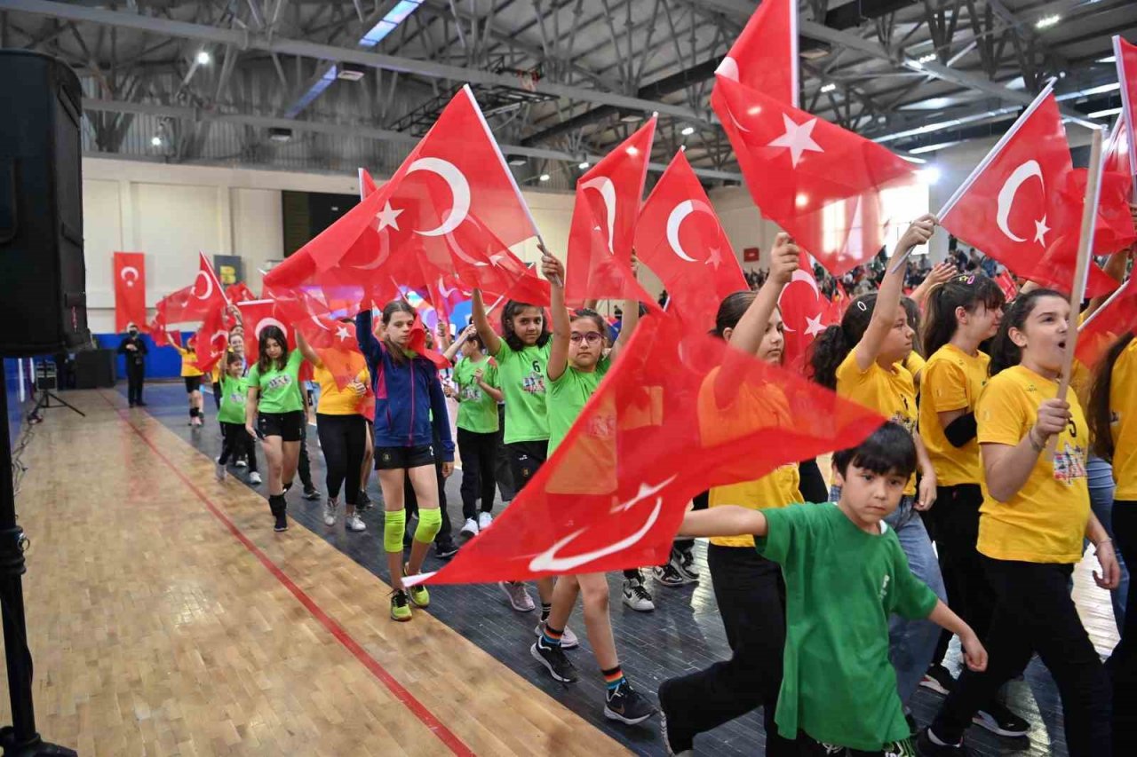 Büyükşehir’den Edremit’te Gençlik ve Spor Festivali rüzgârı