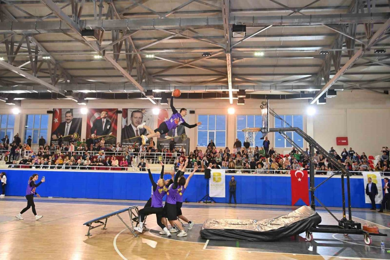 Büyükşehir’den Edremit’te Gençlik ve Spor Festivali rüzgârı