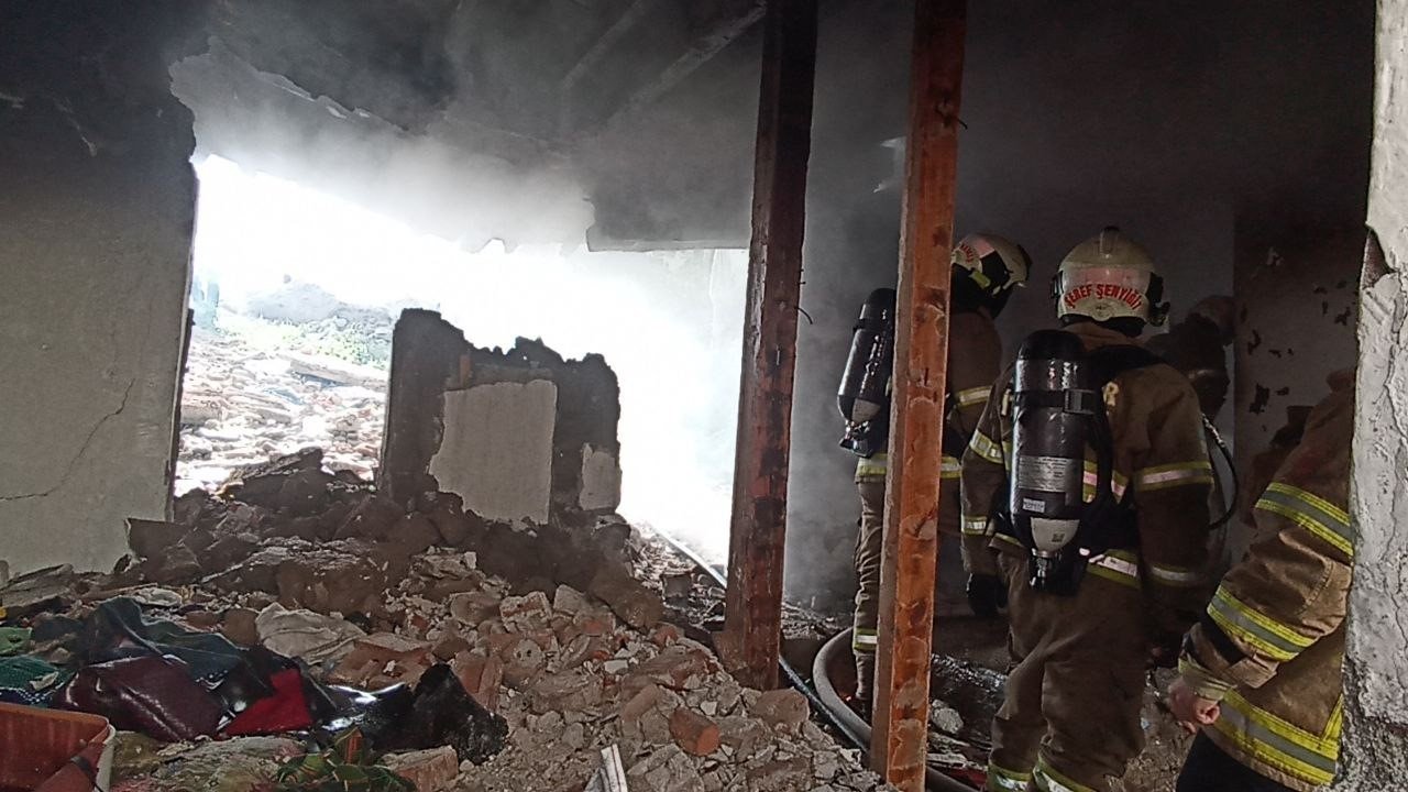 Metruk evde çıkan yangın korkuttu