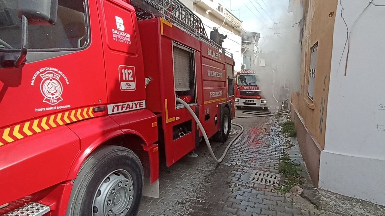 Metruk evde çıkan yangın korkuttu