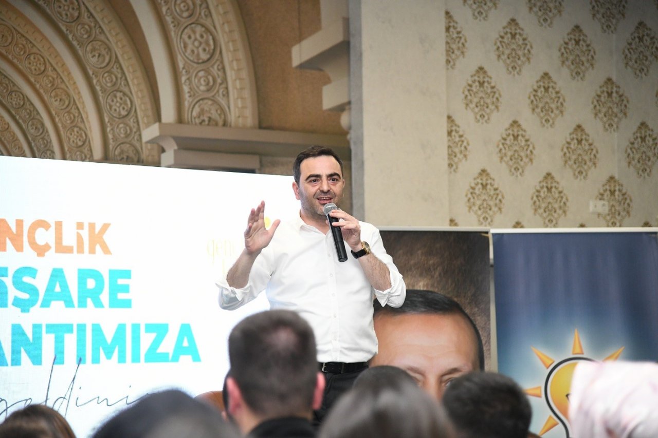 Başkan Özlü’den gençlere Togg sürprizi