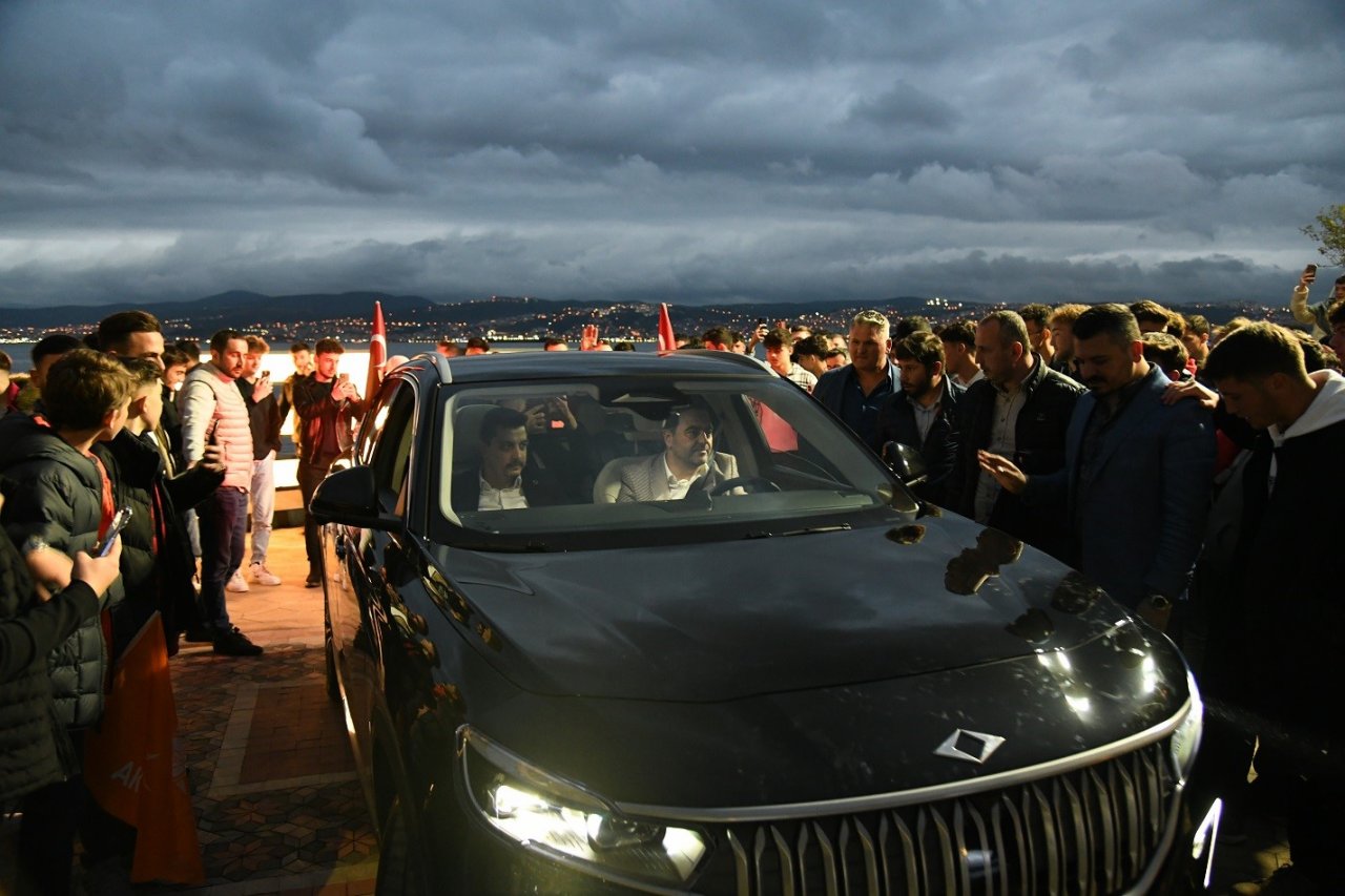 Başkan Özlü’den gençlere Togg sürprizi