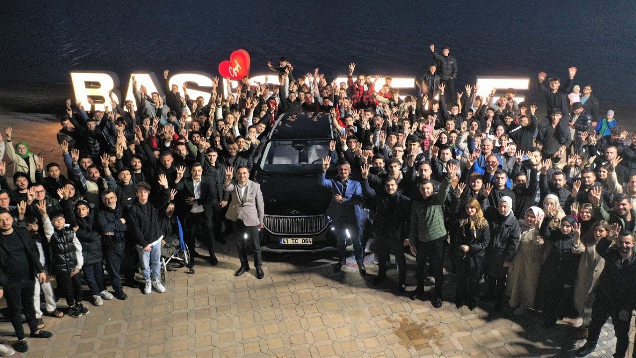 Başkan Özlü’den gençlere Togg sürprizi