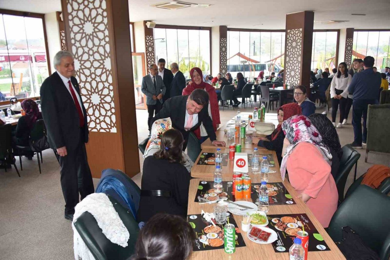 Başkan Bakkalcıoğlu Engelliler Derneği üyeleri ile bir araya geldi