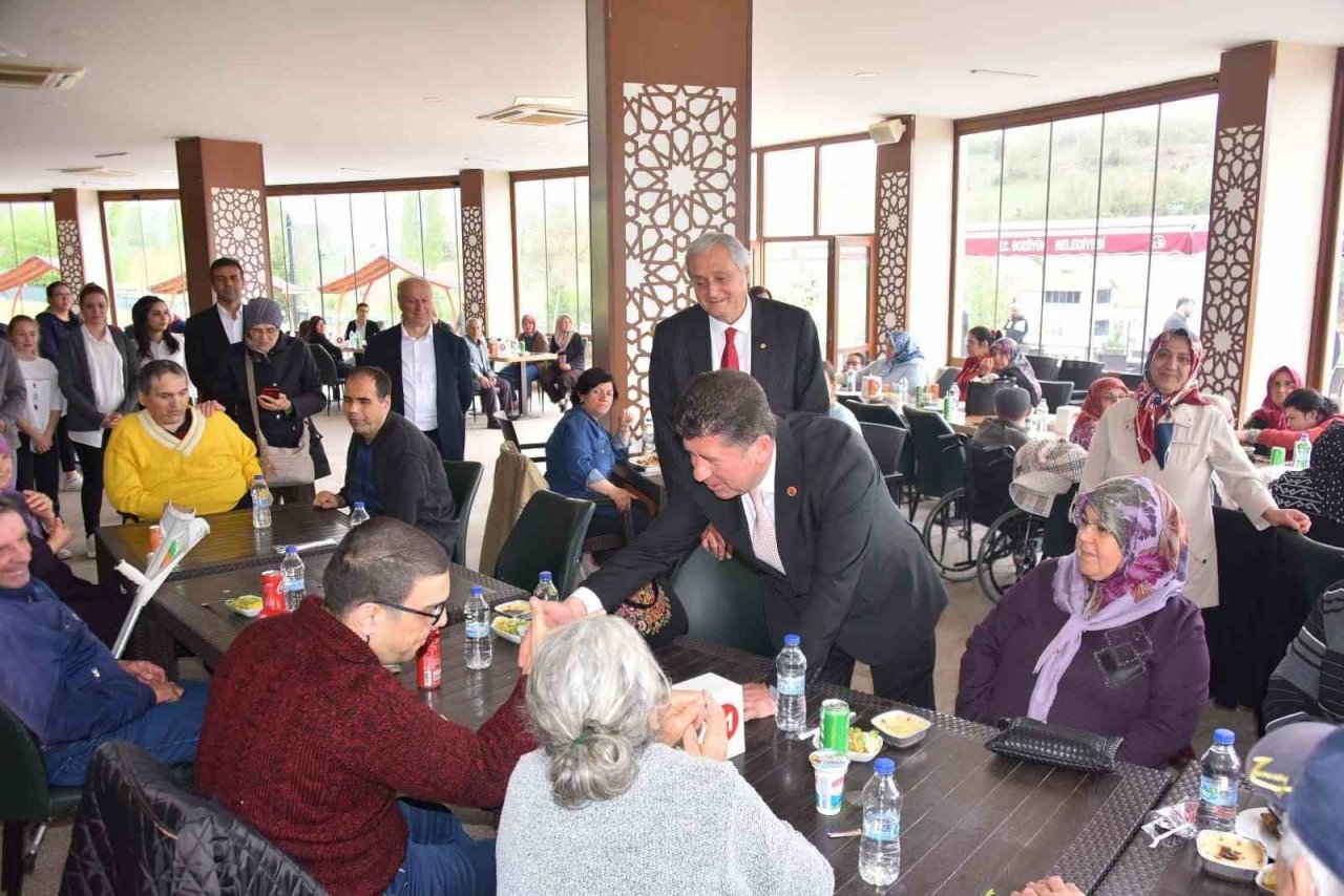 Başkan Bakkalcıoğlu Engelliler Derneği üyeleri ile bir araya geldi