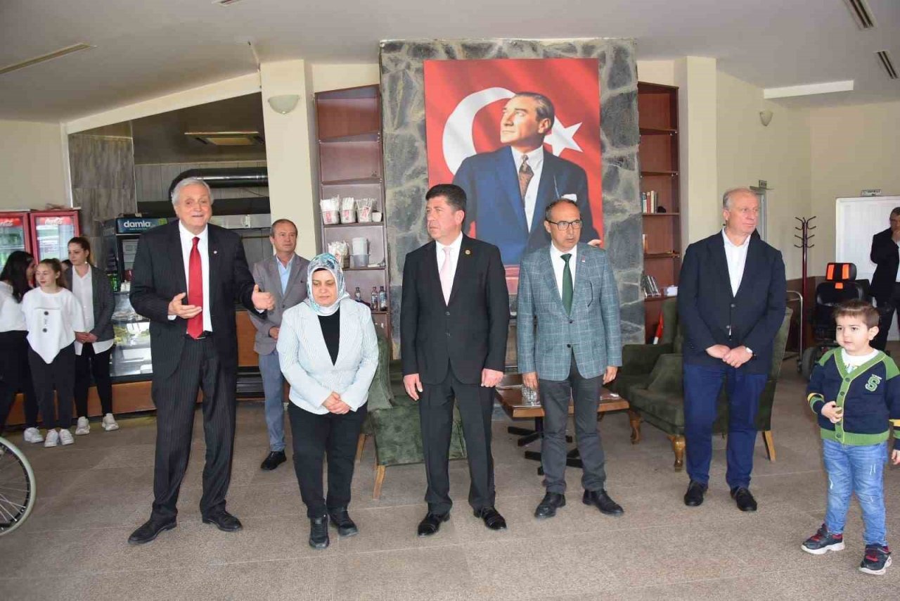 Başkan Bakkalcıoğlu Engelliler Derneği üyeleri ile bir araya geldi