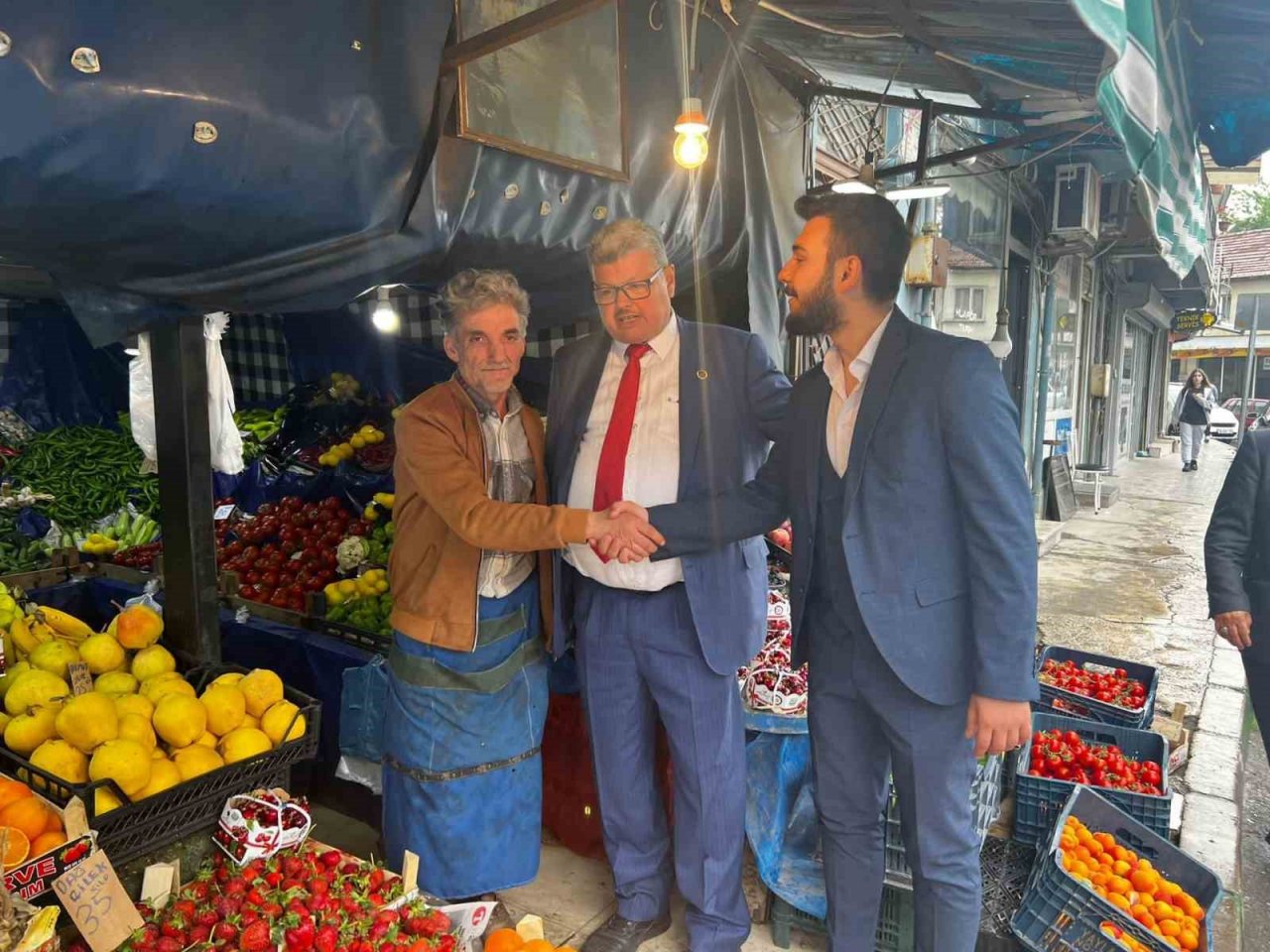 BBP Milletvekili Adayları Kemal Akyıldız ve Hasan Uslu esnafları ziyaret etti