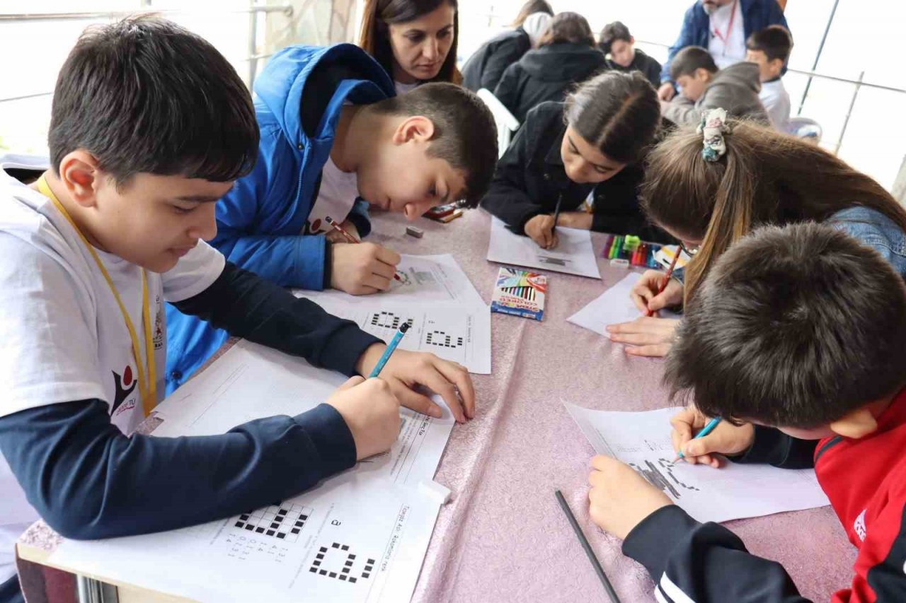 Amasya’da çocuklara ‘Fatih’in izinde matematik ve teknoloji’ eğitimi