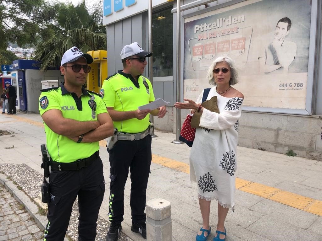 Datça’da sürücüler trafik kuralları hakkında bilgilendirildi