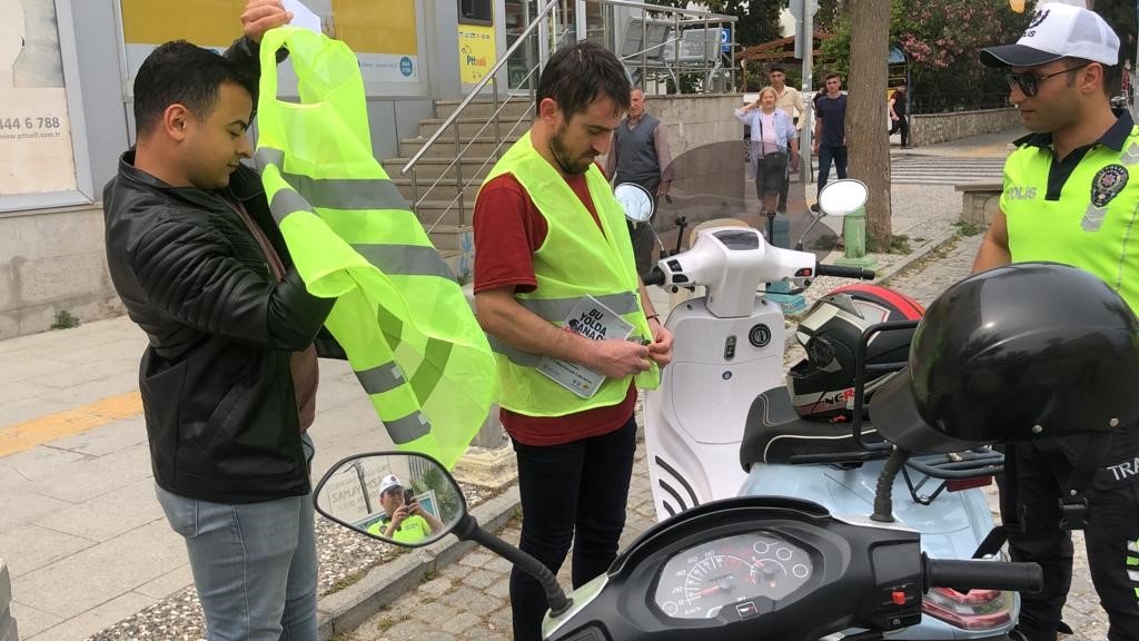 Datça’da sürücüler trafik kuralları hakkında bilgilendirildi