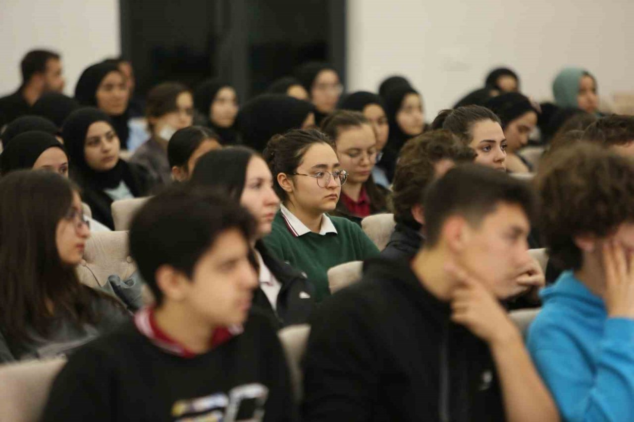 Başkan Aygün gençlere tecrübelerini anlattı