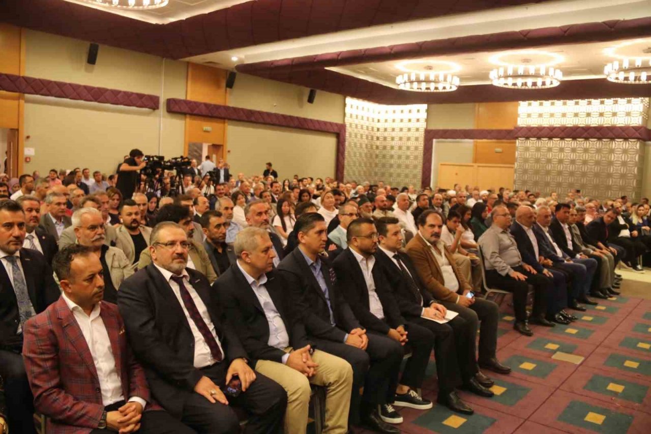 Bakan Çavuşoğlu: “Kim desteklerse desteklesin Suriye’de ve Irak’ta terör koridoru kurulmayacak”