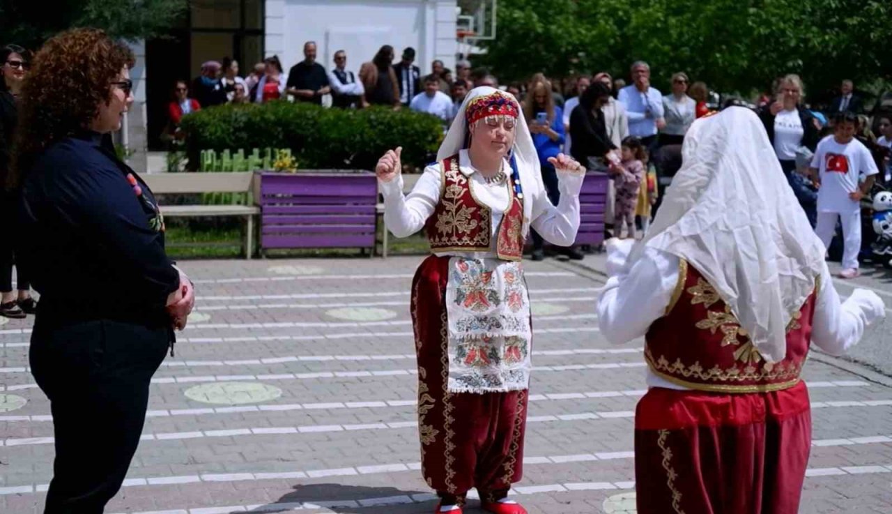 Engelli öğrencilere ’asker kınası’ töreninde duygu dolu anlar yaşandı