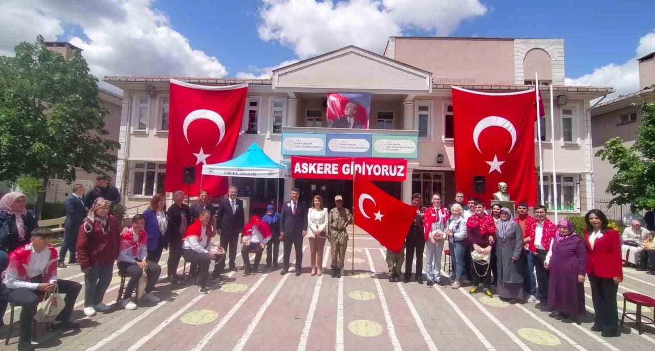 Engelli öğrencilere ’asker kınası’ töreninde duygu dolu anlar yaşandı