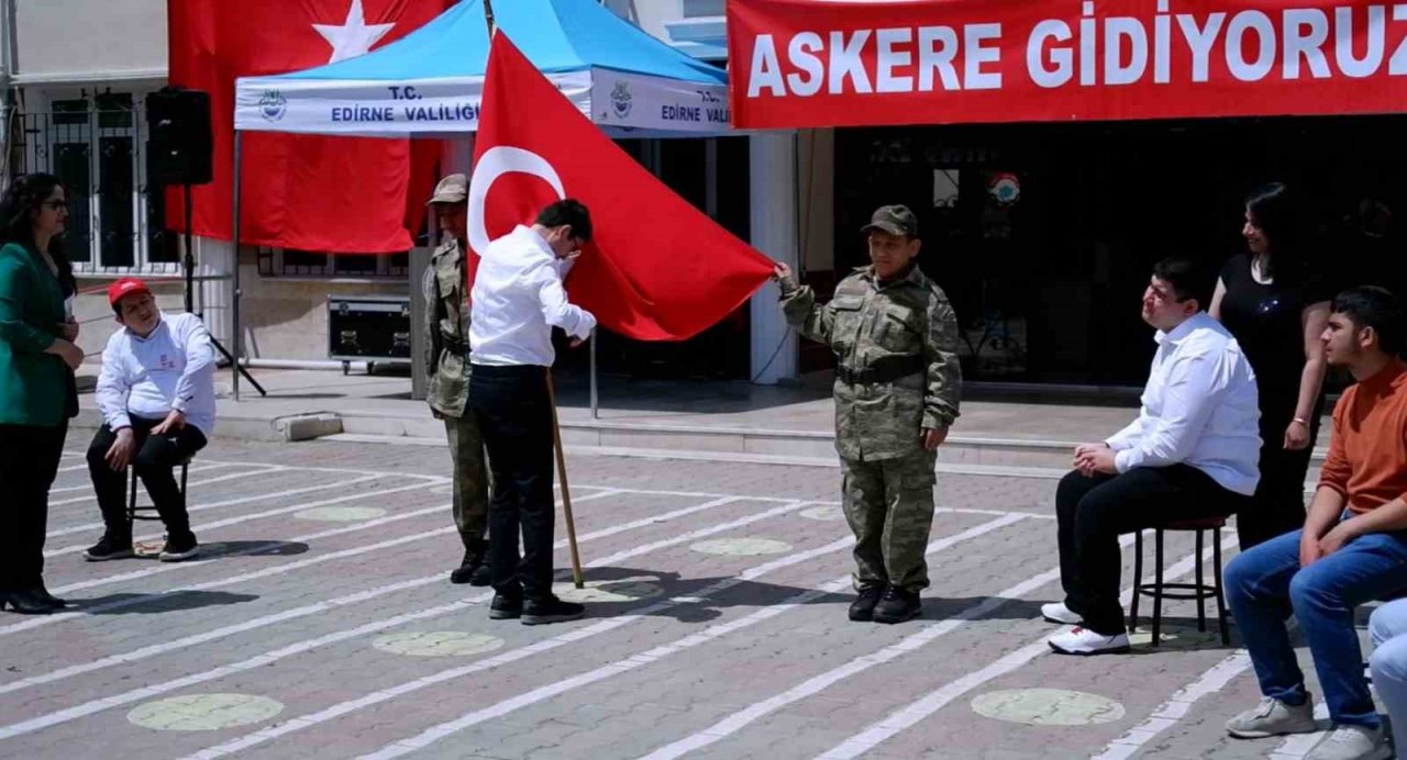 Engelli öğrencilere ’asker kınası’ töreninde duygu dolu anlar yaşandı